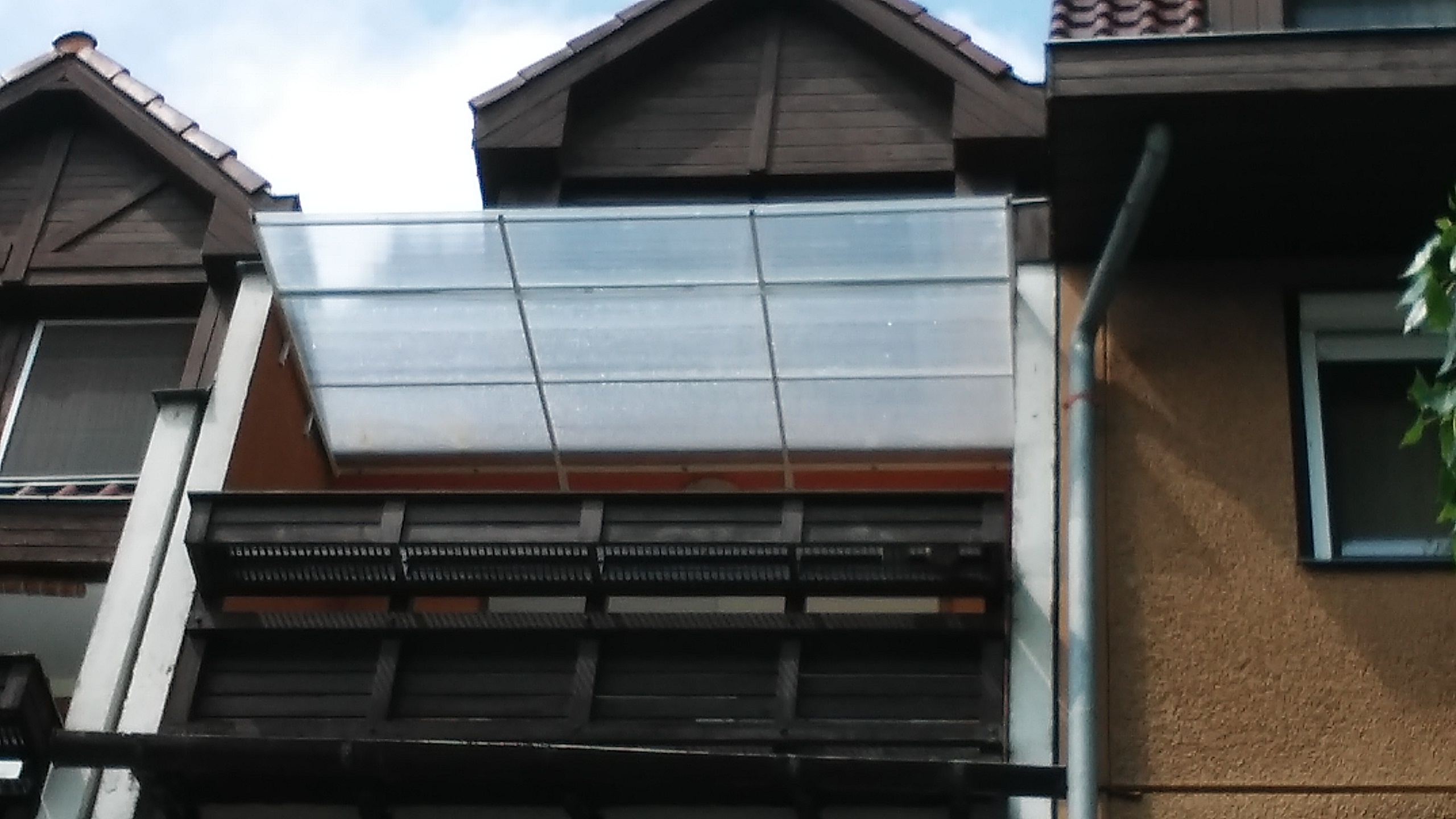 Polikarbonát erkély előtető