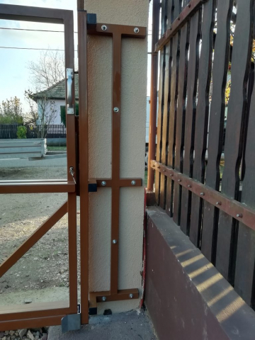 Úszókapu tehermentesítő konzol